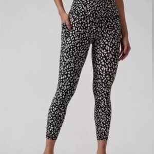 Athleta Salutation Stash Pocket II Printed 7/8 size Small Animal Leopard Print